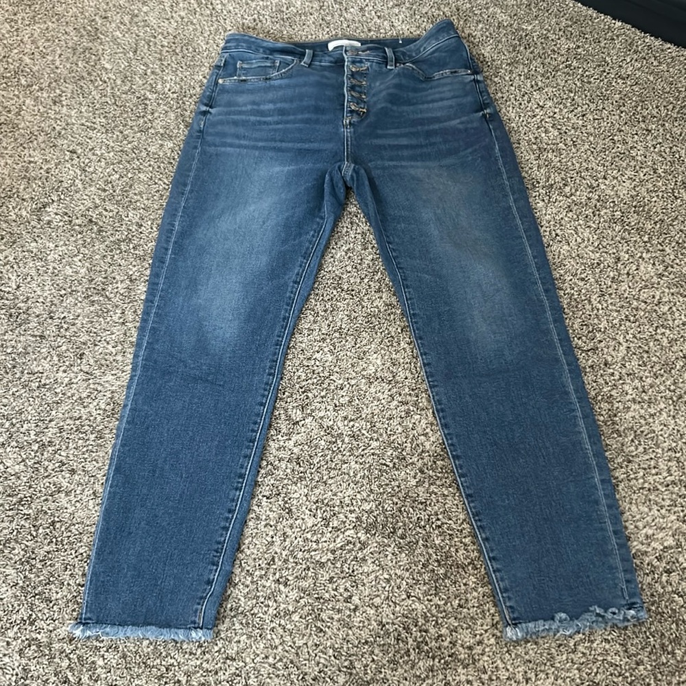 Button fly skinny jean